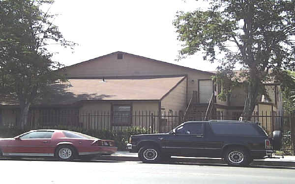 12750 Vanowen St in North Hollywood, CA - Foto de edificio