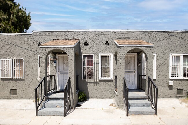 3806 Maple Ave in Los Angeles, CA - Building Photo - Building Photo