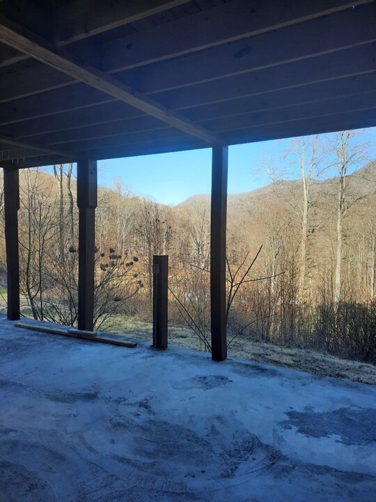 3543 Dark Ridge Rd in Sylva, NC - Foto de edificio