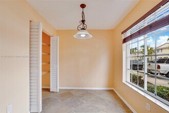 5901 Manchester Way in Tamarac, FL - Building Photo - Building Photo