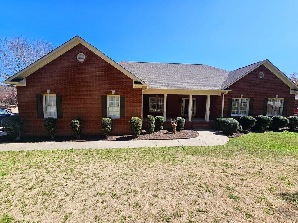 2362 Little Cove Rd in Owens Cross Roads, AL - Building Photo