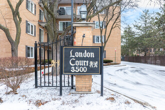 London Court in Evanston, IL - Building Photo - Building Photo