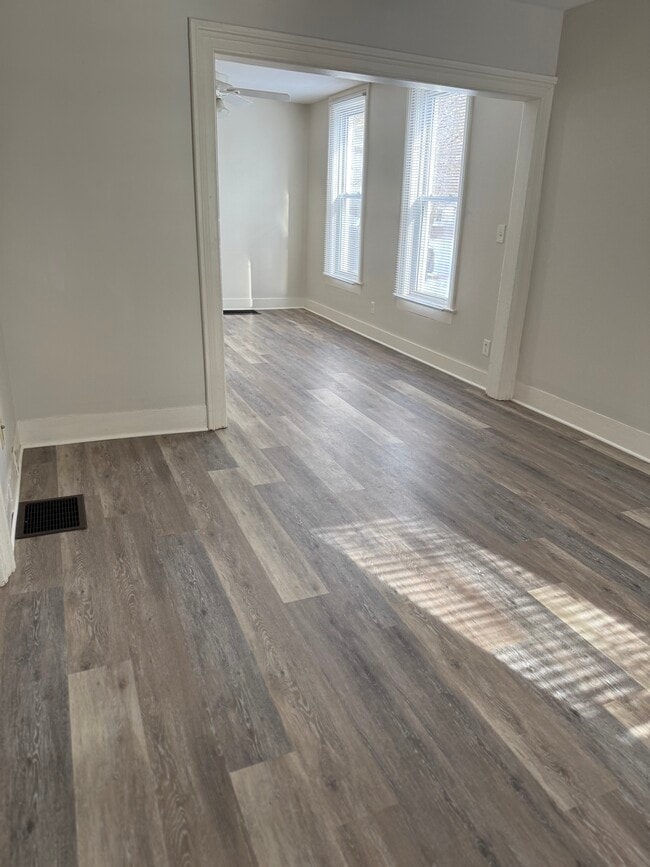 813 W Saint James St in Peoria, IL - Foto de edificio - Building Photo