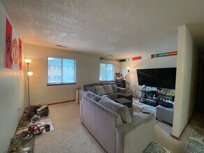 332 Friendship St in Iowa City, IA - Building Photo - Building Photo