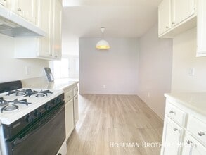 4280 Lindblade Dr, Unit 104 in Los Angeles, CA - Building Photo - Building Photo