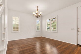 362 Calle Vela in San Marcos, CA - Building Photo - Building Photo