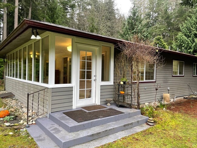 property at 4870 Pinewood Cir