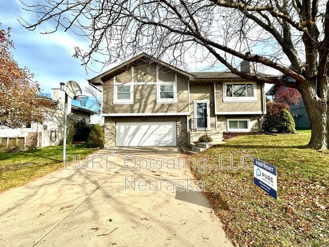 8005 S 152nd St in Omaha, NE - Building Photo - Building Photo