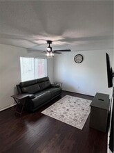 4507 Carter Creek Pkwy in Bryan, TX - Foto de edificio - Building Photo