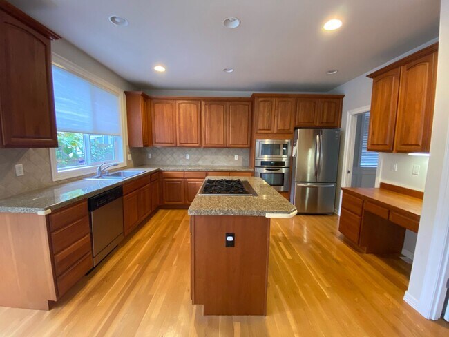 11922 SE 73rd Pl in Newcastle, WA - Building Photo - Building Photo