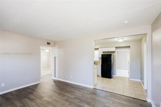 1207 NW 13th Ln in Fort Lauderdale, FL - Building Photo - Building Photo
