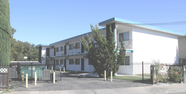 561 Pecan St in West Sacramento, CA - Foto de edificio - Building Photo