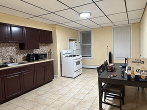 196 Chelsea St in Boston, MA - Building Photo - Building Photo