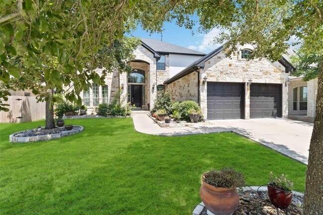 8032 Via Verde Dr in Austin, TX - Building Photo - Building Photo