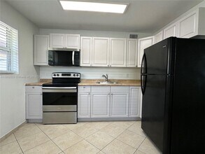 2500 Johnson St in Hollywood, FL - Building Photo - Building Photo