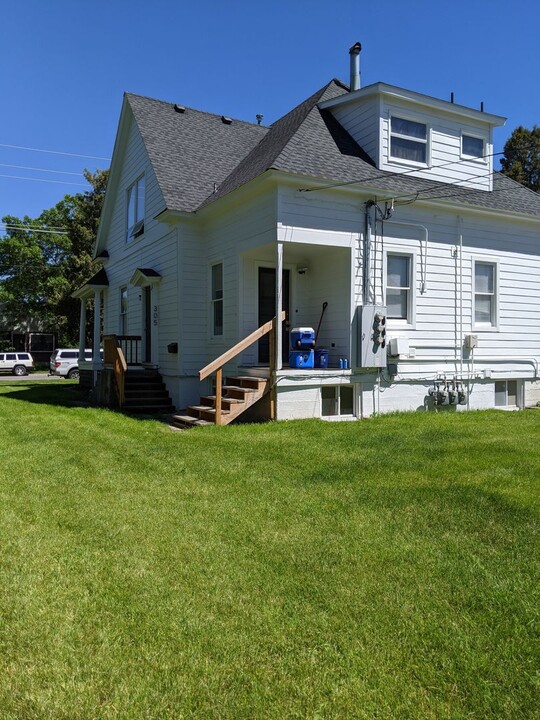 305 S 11th Ave in Bozeman, MT - Foto de edificio