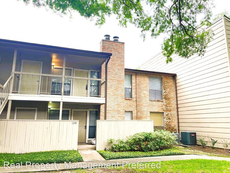 2110 Wilcrest Dr Photo