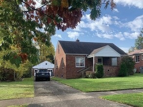 2249 Ridgelawn Ave in Youngstown, OH - Building Photo - Building Photo