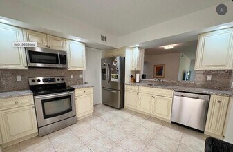 7744 La Mirada Dr in Boca Raton, FL - Foto de edificio - Building Photo