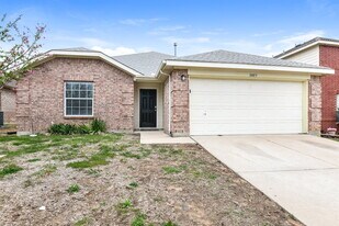 10813 Briaroaks Dr in Fort Worth, TX - Building Photo