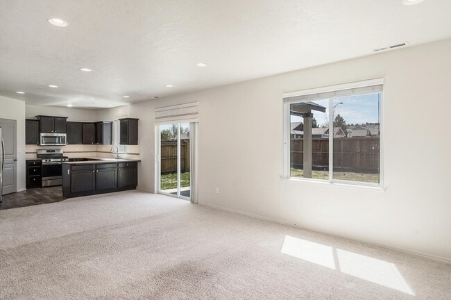 3616 SW Pumice Stone Ave in Redmond, OR - Building Photo - Building Photo