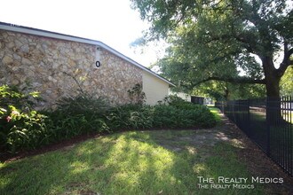 4355 E Michigan St-Unit -Unit 4355 in Orlando, FL - Foto de edificio - Building Photo