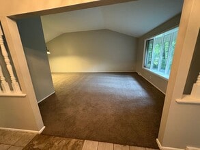 38340 Berkeley Ave in Moreland Hills, OH - Building Photo - Building Photo