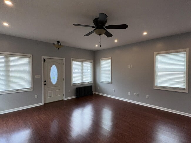 220 Lafayette Ave in Lyndhurst, NJ - Building Photo - Building Photo