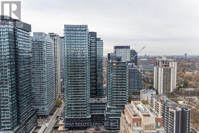 120 Broadway Ave in Toronto, ON - Building Photo - Building Photo