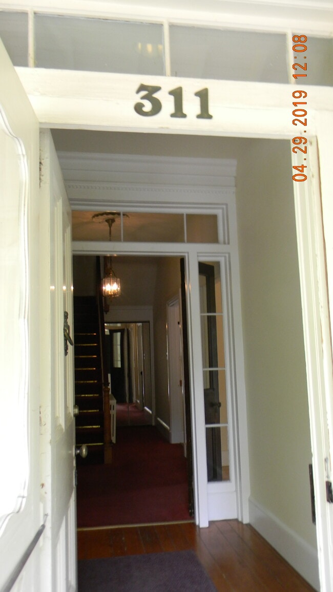 311 N High St, Unit Front Apartment in West Chester, PA - Foto de edificio - Building Photo