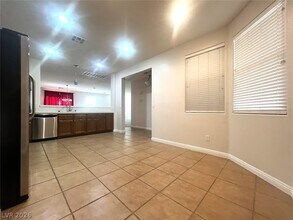 11027 Village Crest Ln in Las Vegas, NV - Building Photo - Building Photo