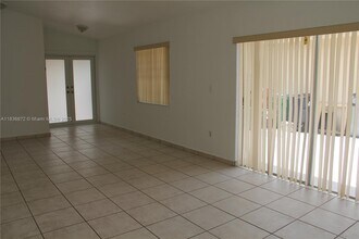 5402 SW 144th Ct in Miami, FL - Foto de edificio - Building Photo