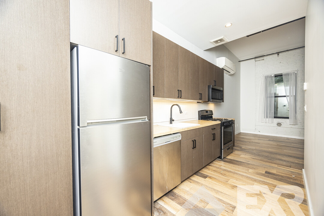 945 Bergen St-Unit -202 in Brooklyn, NY - Building Photo