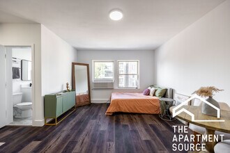 1555 W Hollywood Ave in Chicago, IL - Building Photo - Building Photo