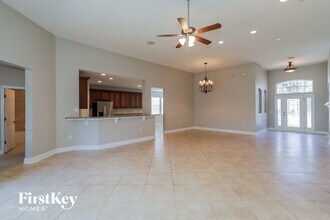 2453 Tall Cedars Rd, Unit 201 in Orange Park, FL - Foto de edificio - Building Photo