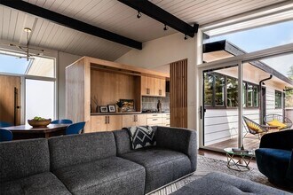 2533 NE 106th Pl in Seattle, WA - Building Photo - Building Photo