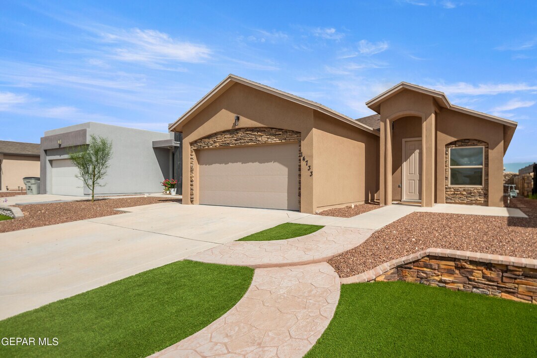 14733 Harry Flournoy Ave in El Paso, TX - Building Photo