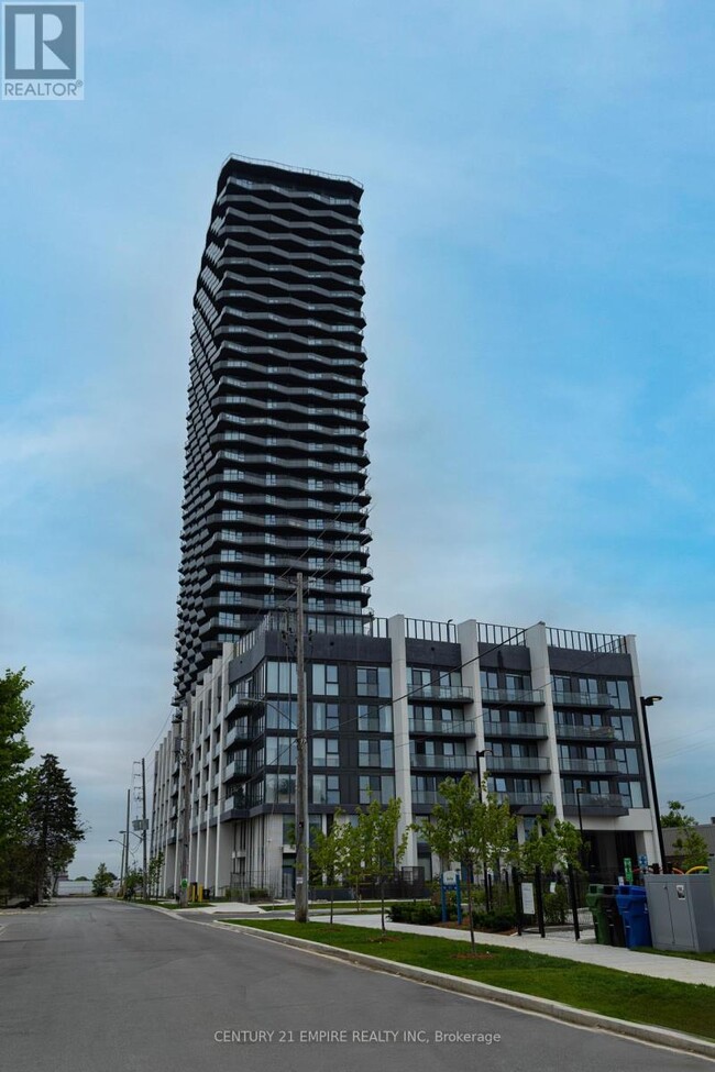 36-136 Zorra St in Toronto, ON - Building Photo - Building Photo