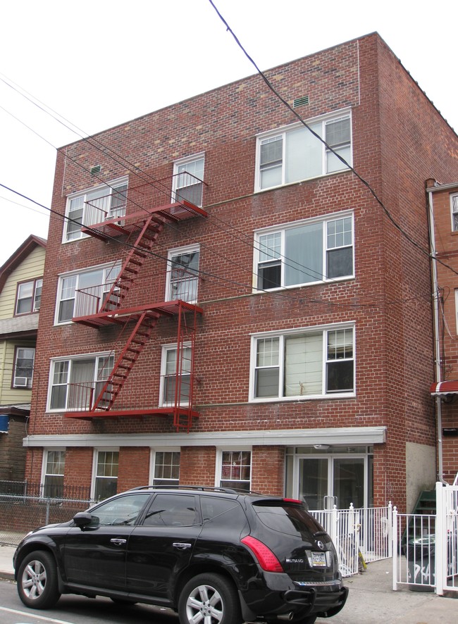 4024 74th St in Flushing, NY - Building Photo - Building Photo