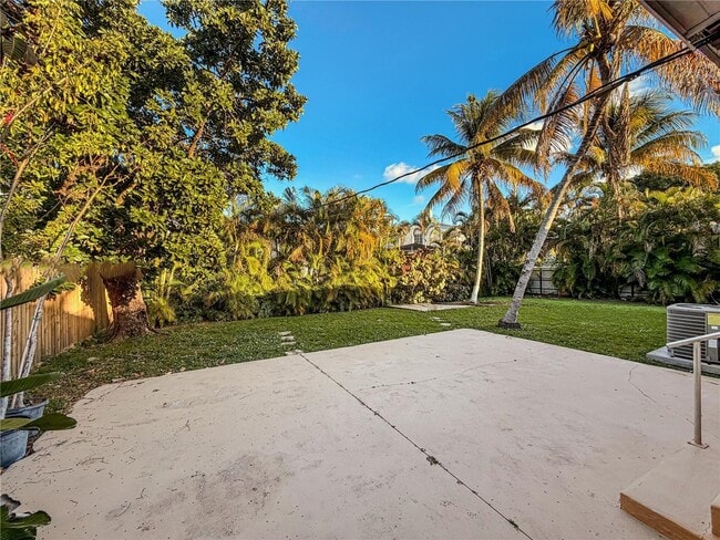 1575 SW 12th Ave in Miami, FL - Building Photo - Building Photo