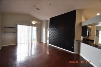 12913 Lake Vista Dr in Gibsonton, FL - Building Photo - Building Photo