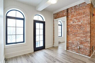 27 Peter St N in Orillia, ON - Building Photo - Building Photo
