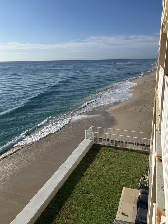 4500 S Ocean Blvd in Palm Beach, FL - Foto de edificio