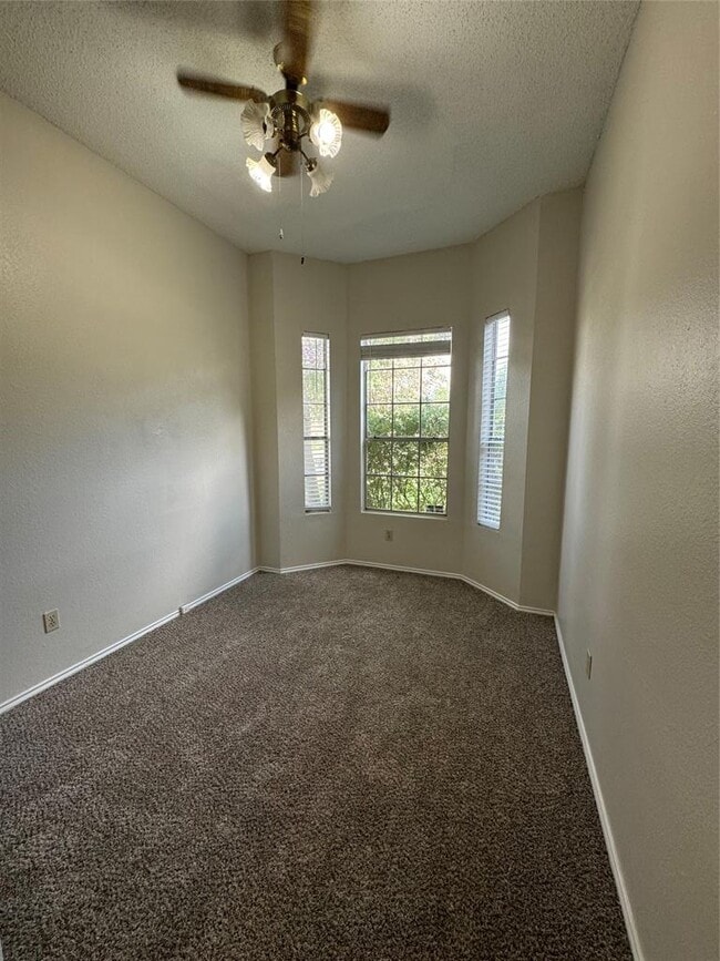 2111 Castle View Dr in Austin, TX - Building Photo - Building Photo