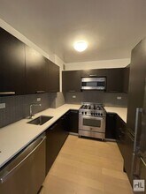 AMAZING ONE BEDROOM APARTMENT!! AMAZING DE in New York, NY - Building Photo - Building Photo