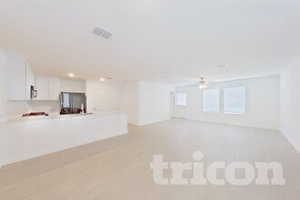 10737 Dusty Rnch Rd in Fort Worth, TX - Building Photo - Building Photo