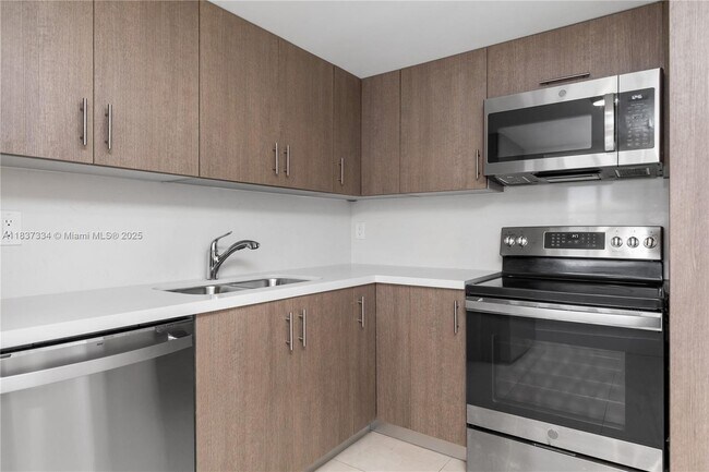 1901 Brickell Ave, Unit B1903 in Miami, FL - Building Photo - Building Photo