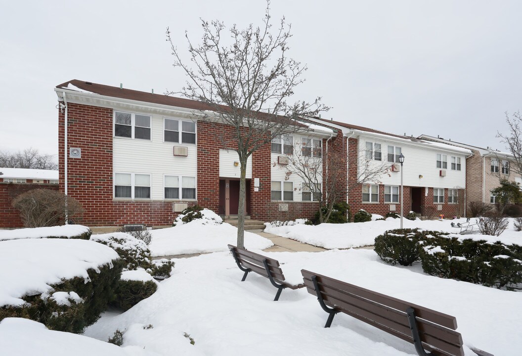 Mill River Residence in Rockville Centre, NY - Building Photo