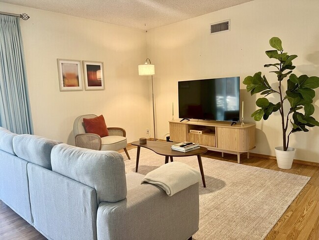 116 E Campus View Dr in Riverside, CA - Building Photo - Building Photo