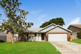 2810 Manor Hill Drive Brandon FL in Brandon, FL - Building Photo